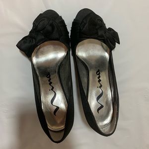 Peep toe black heels with bows